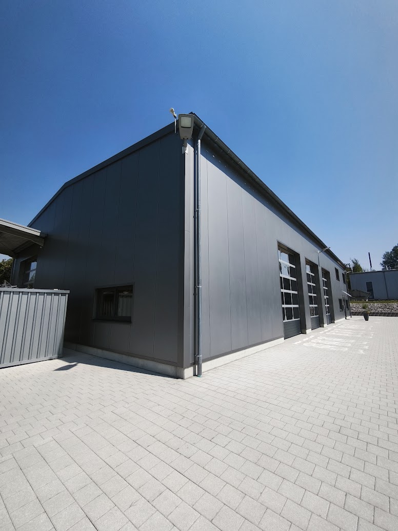 Hallenfassade, Niederbayern