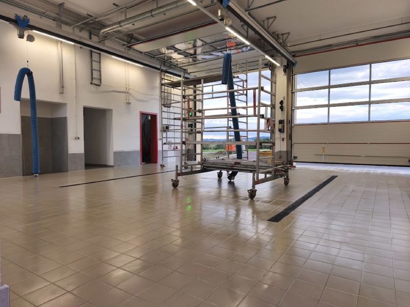 Fahrzeughalle im Feuerwehrhaus Schönburg