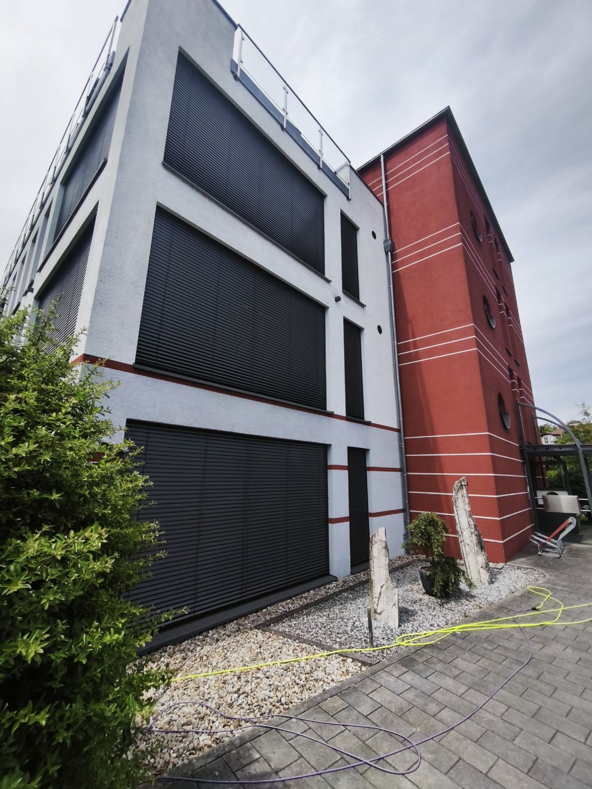 Raffstores an der Firmenzentrale